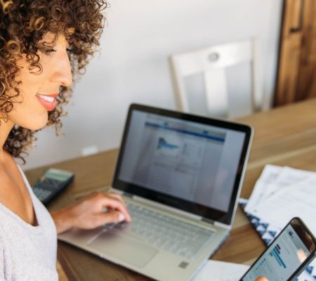 How to communicate with partners online in an effective way